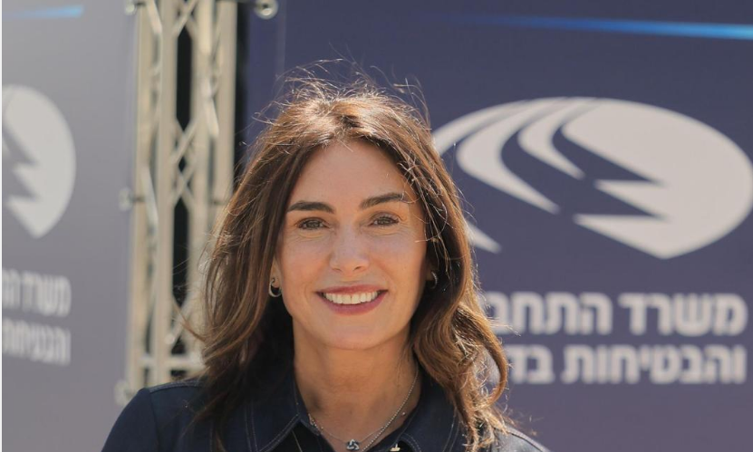 مراقب الدولة يشيد بأداء وزارة المواصلات في إدارة قطاع الطيران خلال الحرب